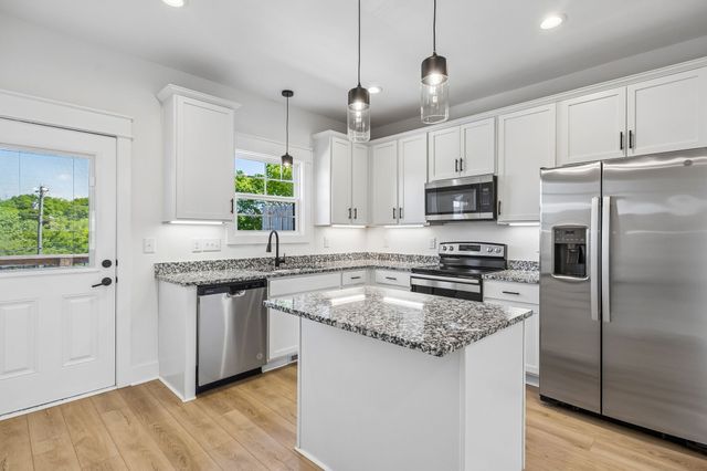 41 W High St Apt D8, Clarksville, TN 37040
