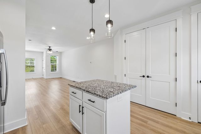 41 W High St Apt D8, Clarksville, TN 37040