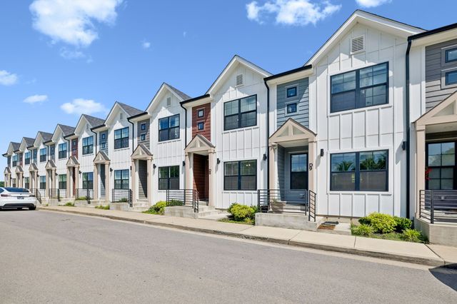41 W High St Apt D8, Clarksville, TN 37040