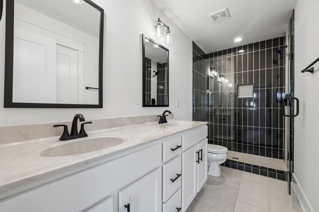 41 W High St Apt D8, Clarksville, TN 37040