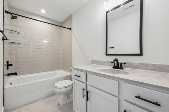 41 W High St Apt D8, Clarksville, TN 37040