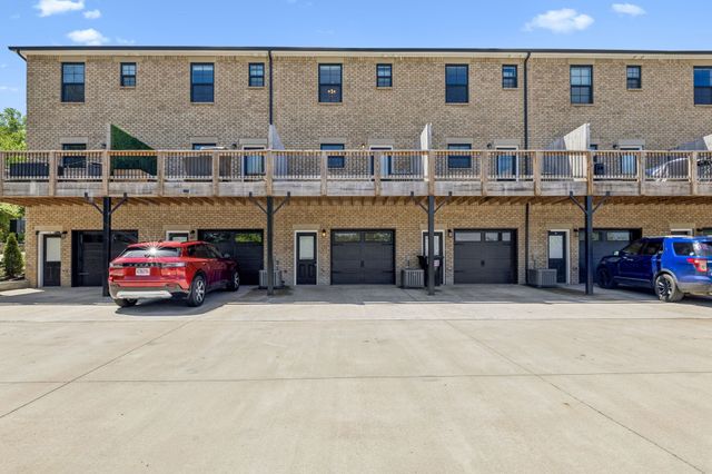 41 W High St Apt D8, Clarksville, TN 37040