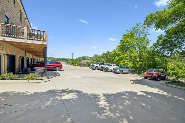 41 W High St Apt D8, Clarksville, TN 37040