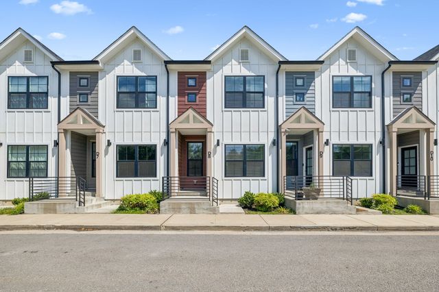 41 W High St Apt D8, Clarksville, TN 37040