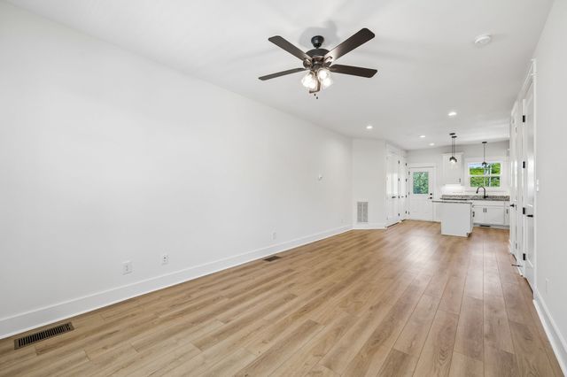 41 W High St Apt D8, Clarksville, TN 37040