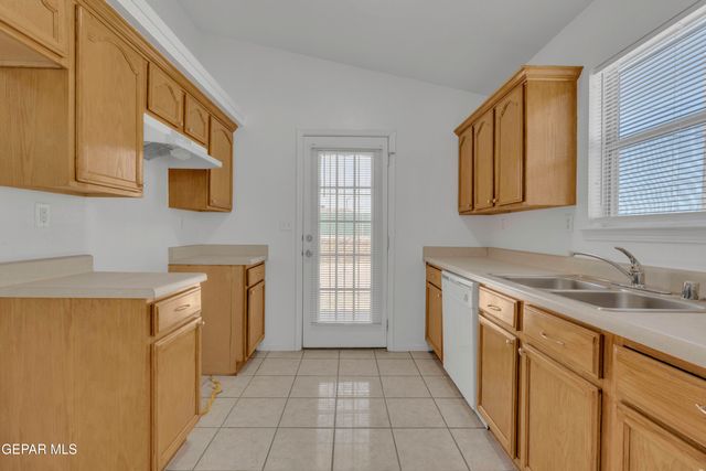 9996 Laurie Jo Lane, Socorro, TX 79927