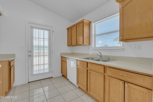 9996 Laurie Jo Lane, Socorro, TX 79927