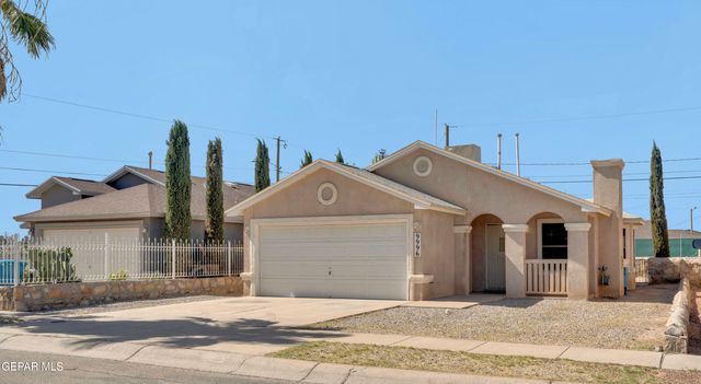 9996 Laurie Jo Lane, Socorro, TX 79927