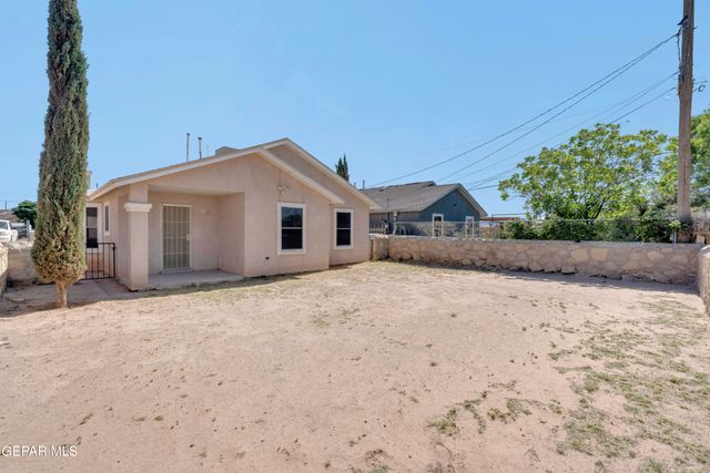 9996 Laurie Jo Lane, Socorro, TX 79927