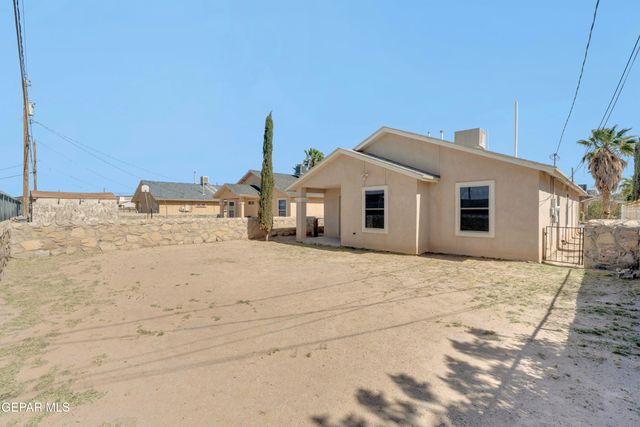 9996 Laurie Jo Lane, Socorro, TX 79927