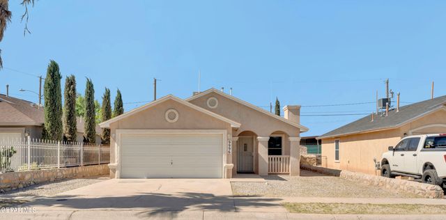 9996 Laurie Jo Lane, Socorro, TX 79927