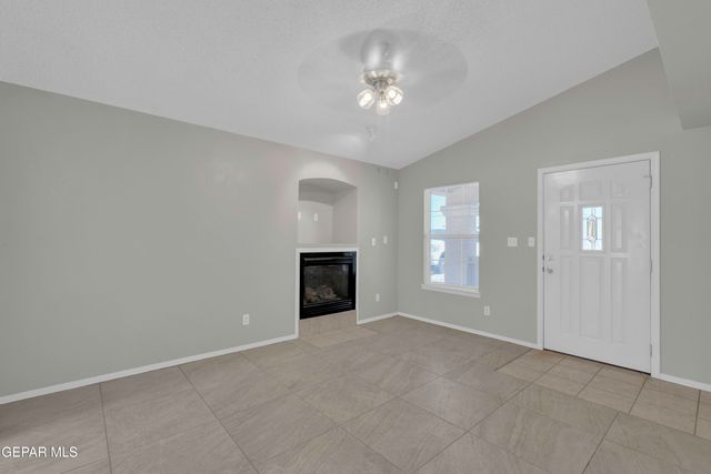 9996 Laurie Jo Lane, Socorro, TX 79927