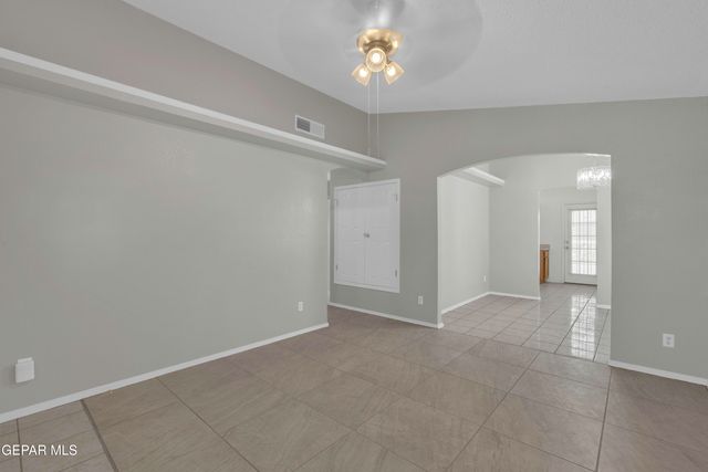 9996 Laurie Jo Lane, Socorro, TX 79927
