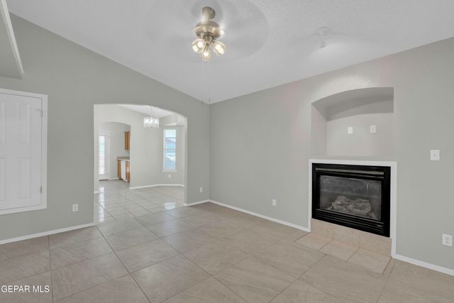 9996 Laurie Jo Lane, Socorro, TX 79927