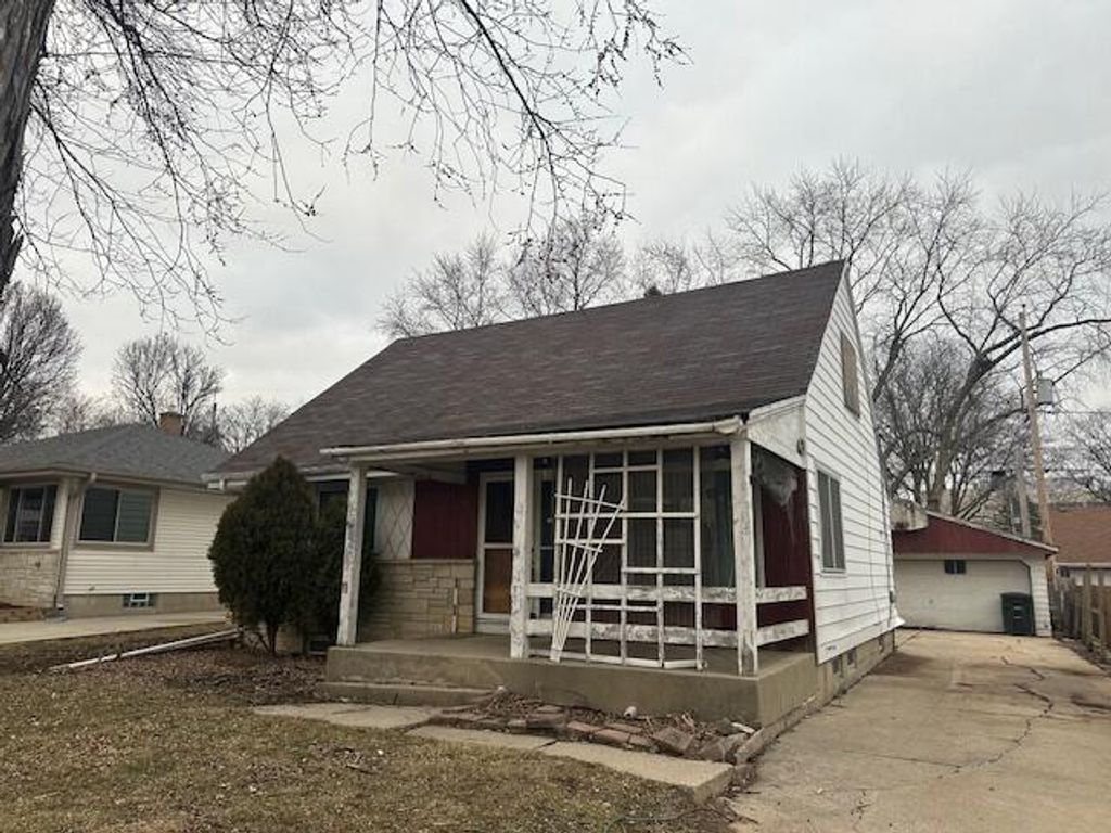 222 N 111th STREET, Wauwatosa, WI 53226