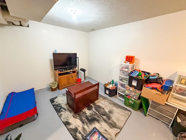 100 6th St SE, Minot, ND 58701