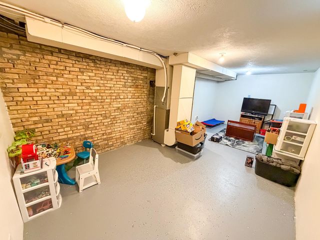 100 6th St SE, Minot, ND 58701