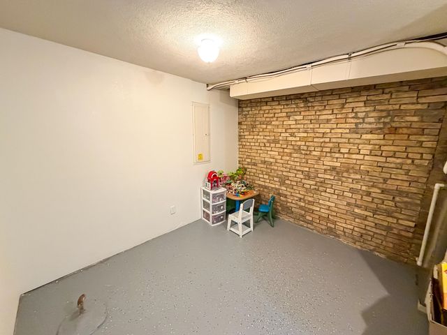 100 6th St SE, Minot, ND 58701