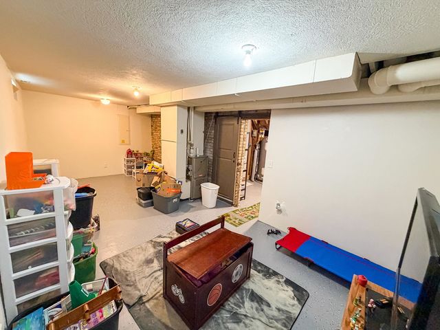 100 6th St SE, Minot, ND 58701