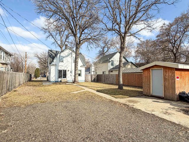 100 6th St SE, Minot, ND 58701