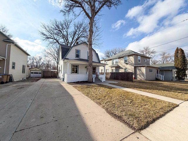 100 6th St SE, Minot, ND 58701