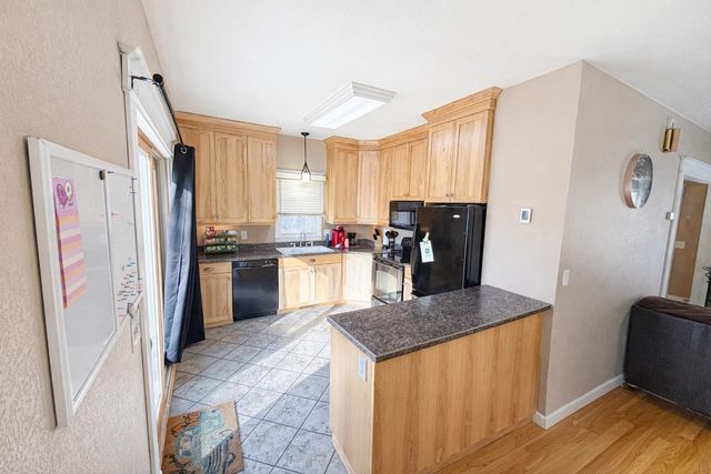 100 6th St SE, Minot, ND 58701