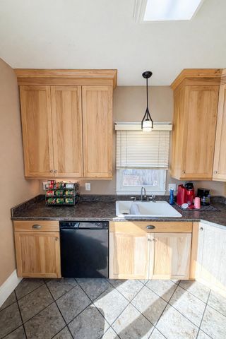 100 6th St SE, Minot, ND 58701