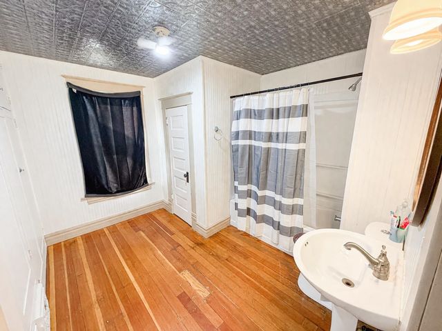 100 6th St SE, Minot, ND 58701