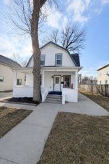 100 6th St SE, Minot, ND 58701