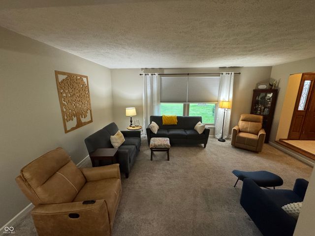204 S Oak Boulevard Drive, Greenfield, IN 46140