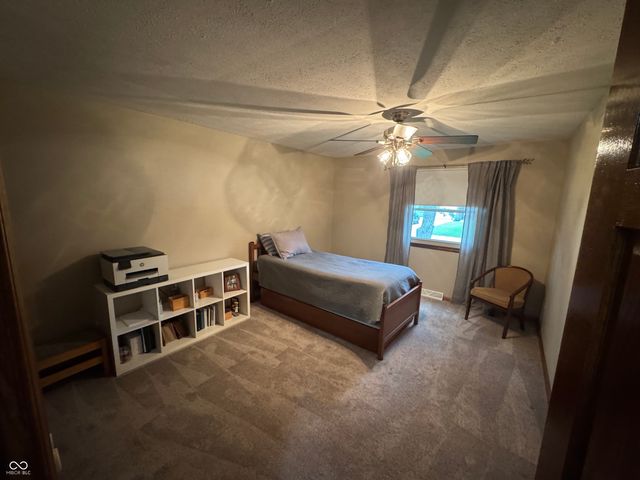 204 S Oak Boulevard Drive, Greenfield, IN 46140