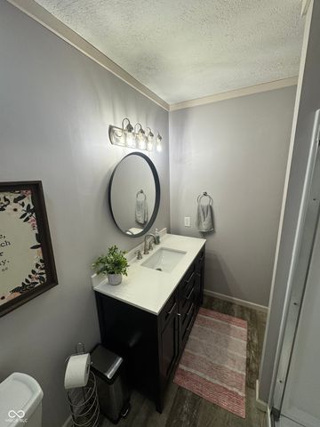 204 S Oak Boulevard Drive, Greenfield, IN 46140