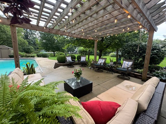 204 S Oak Boulevard Drive, Greenfield, IN 46140