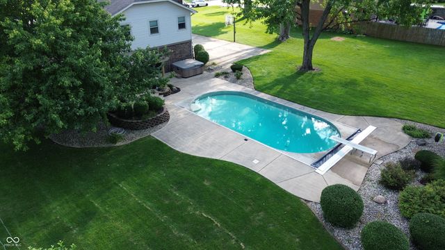 204 S Oak Boulevard Drive, Greenfield, IN 46140
