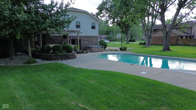 204 S Oak Boulevard Drive, Greenfield, IN 46140
