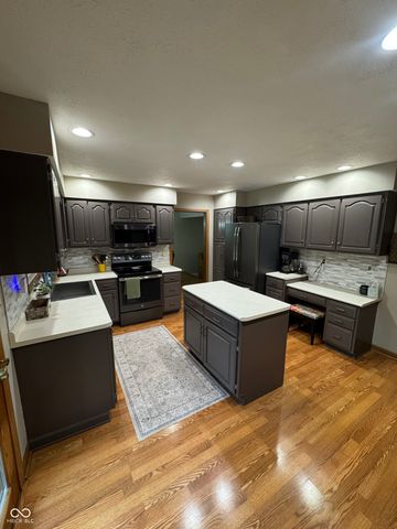 204 S Oak Boulevard Drive, Greenfield, IN 46140