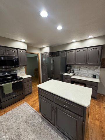 204 S Oak Boulevard Drive, Greenfield, IN 46140