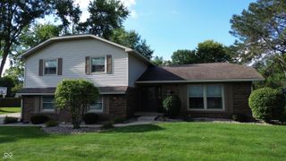 204 S Oak Boulevard Drive, Greenfield, IN 46140