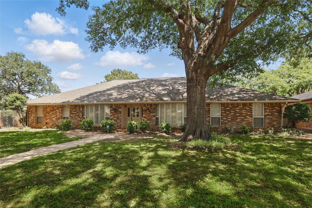 2607 Keystone Drive, Arlington, TX 76006