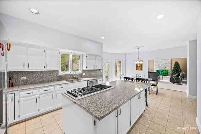 1058 Courtland Place, Aurora, IL 60502