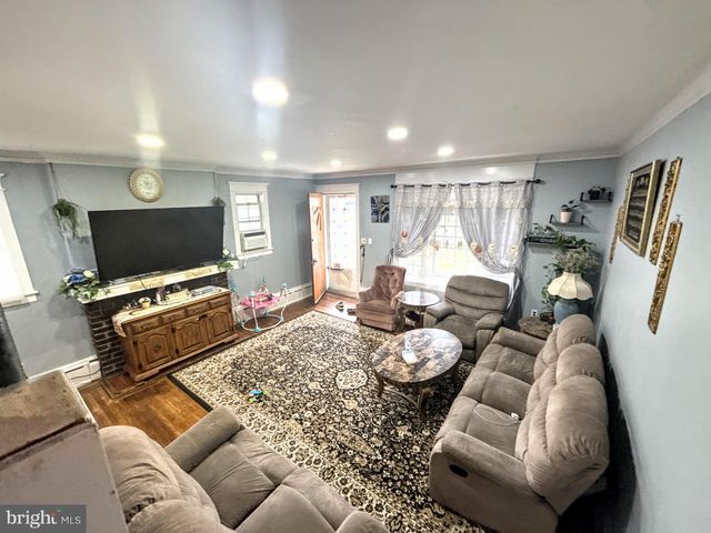 1112 ALLENGROVE ST, Philadelphia, PA 19124