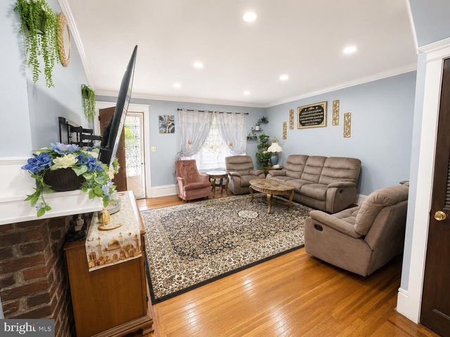 1112 ALLENGROVE ST, Philadelphia, PA 19124