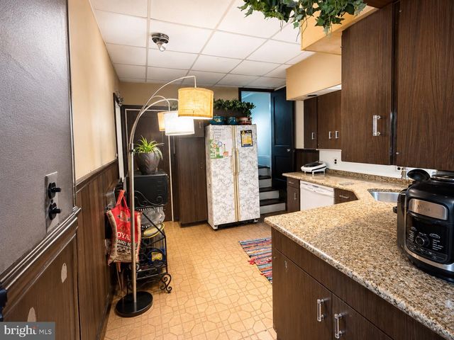 1112 ALLENGROVE ST, Philadelphia, PA 19124