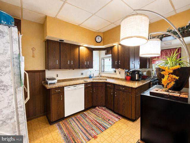 1112 ALLENGROVE ST, Philadelphia, PA 19124