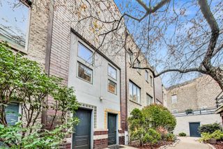 448 N Carpenter Street J, Chicago, IL 60642