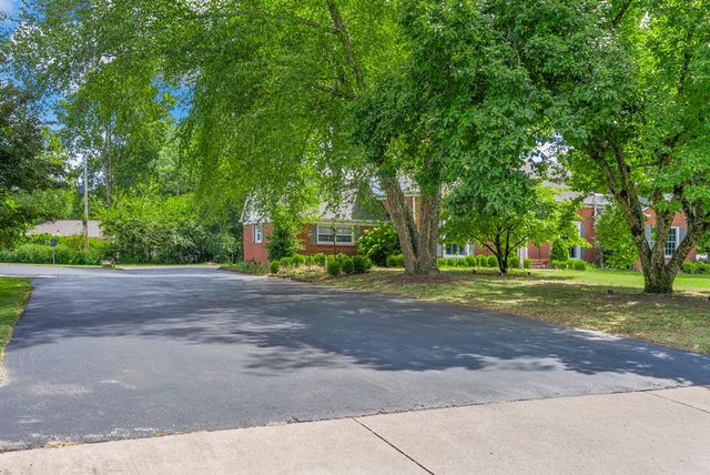 2802 Cox Mill Road, Hopkinsville, KY 42240