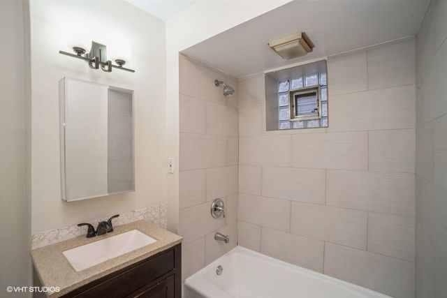 504 W 32nd Street 2F, Chicago, IL 60616