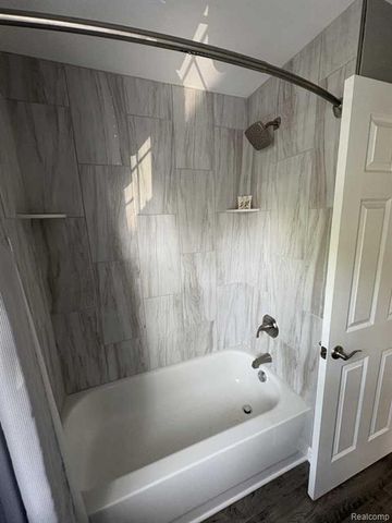 28242 Oakmonte Circle, New Hudson, MI 48165