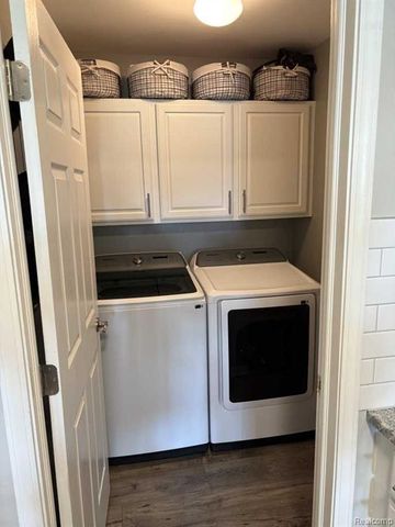 28242 Oakmonte Circle, New Hudson, MI 48165
