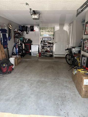 28242 Oakmonte Circle, New Hudson, MI 48165